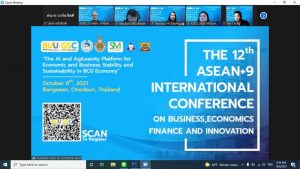 สำนักวิชาการจัดการ มหาวิทยาลัยวลัยลักษณ์ ได้ร่วมเป็นเจ้าภาพ งานประชุมวิชาการระดับ นานาชาติ ครั้งที่ 12 (The 12th ASEAN + 9 International Conference on Business, Economics, Finance and Innovation) ในวันศุกร์ที่ 8 ตุลาคม พ.ศ.2564 ผ่านระบบออนไลน์ ZOOM Meeting กับวิทยาลัยพาณิชยศาสตร์ มหาวิทยาลัยบูรพา โดยมี คณบดี รศ.ดร.จีรเกียรติ อภิบุณโยภาส เข้าร่วมพิธีเปิดและรับโล่เกียรติการมีส่วนจัดงานในครั้งนี้ การประชุมวิชาการครั้งนี้มีสถาบันการศึกษาและสมาคมที่เป็นเจ้าภาพในการจัดงาน 4 หน่วย งาน ประกอบด้วย Ajeenkya DY Patil University, India; Faculty of Business Administration, Rajamangala University of Technology Isan; School of Management, Walailak University; and Personnel Management Association of Thailand (PMAT) และมีสถาบันการศึกษา 11 แห่งร่วมส่งบทความมาร่วมงานประชุมวิชาการ ในการจัดงานครั้งนี้ ได้รับเกียรติจาก ผู้บรรยายพิเศษ จาก 3 สถาบัน ได้แก่              The 1st keynote speaker on topic: “The AgiLeanity Platform for Economic and Business Stability and Sustainability in BCG Economy” Associate Professor Dr.Mark William Speece, Adjunct Research Faculty, College of Management, Mahidol University              The 2nd keynote speaker on topic: “AgiLeanity: Blending Agile with Lean and Practical Applications in Cambridge” Dr.Sibel Allinson Sr. Project Manager, Delivery Management Office, University of Cambridge            The 3rd keynote speaker on topic: “Challenge of Digital Business During the Pandemic: An Insight into the Malaysian E-Commerce Ecosystem” Assistant Professor Dr. Hen Kai Wah Deputy Dean (Academic Development and Undergraduate Programmes) University Tunku Abdul Rahman จัดงานประชุมวิชาการระดับนานาชาติ ครั้งที่ 12 (The 12th ASEAN + 9 International Conference on Business, Economics, Finance and Innovation)  มีวัตถุประสงค์ในครั้งนี้ เพื่อแลกเปลี่ยนความรู้และประสบการณ์ทางด้านงานวิจัยระหว่างนักวิชาการ บุคลากรสายวิชาการ นิสิตระดับบัณฑิตศึกษา ทั้งในสถาบันเดียวกันและต่างสถาบันทั้งในประเทศและต่างประเทศ งานวิจัยที่ส่งมาร่วมการประชุมเป็นงานวิจัยในหัวข้อ “The AI and AgiLeanity Platform for Economic and Business Stability and Sustainability in BCG Economy” ผู้ร่วมงานจะได้รับองค์ความรู้และนวัตกรรมใหม่ ๆ ที่เกิดขึ้นจากการวิจัยของคณาจารย์และนิสิต ที่สามารถนำมาใช้เป็นแนวทาง ในการแก้ไขปัญหาหรือปรับปรุงการดำเนินงาน การพัฒนาการบริหารจัดการองค์การทั้งภาครัฐและเอกชน พัฒนาเศรษฐกิจ และ สังคมต่อไป