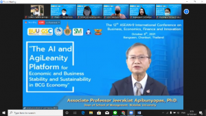 สำนักวิชาการจัดการ มหาวิทยาลัยวลัยลักษณ์ ได้ร่วมเป็นเจ้าภาพ งานประชุมวิชาการระดับ นานาชาติ ครั้งที่ 12 (The 12th ASEAN + 9 International Conference on Business, Economics, Finance and Innovation) ในวันศุกร์ที่ 8 ตุลาคม พ.ศ.2564 ผ่านระบบออนไลน์ ZOOM Meeting กับวิทยาลัยพาณิชยศาสตร์ มหาวิทยาลัยบูรพา โดยมี คณบดี รศ.ดร.จีรเกียรติ อภิบุณโยภาส เข้าร่วมพิธีเปิดและรับโล่เกียรติการมีส่วนจัดงานในครั้งนี้ การประชุมวิชาการครั้งนี้มีสถาบันการศึกษาและสมาคมที่เป็นเจ้าภาพในการจัดงาน 4 หน่วย งาน ประกอบด้วย Ajeenkya DY Patil University, India; Faculty of Business Administration, Rajamangala University of Technology Isan; School of Management, Walailak University; and Personnel Management Association of Thailand (PMAT) และมีสถาบันการศึกษา 11 แห่งร่วมส่งบทความมาร่วมงานประชุมวิชาการ ในการจัดงานครั้งนี้ ได้รับเกียรติจาก ผู้บรรยายพิเศษ จาก 3 สถาบัน ได้แก่              The 1st keynote speaker on topic: “The AgiLeanity Platform for Economic and Business Stability and Sustainability in BCG Economy” Associate Professor Dr.Mark William Speece, Adjunct Research Faculty, College of Management, Mahidol University              The 2nd keynote speaker on topic: “AgiLeanity: Blending Agile with Lean and Practical Applications in Cambridge” Dr.Sibel Allinson Sr. Project Manager, Delivery Management Office, University of Cambridge            The 3rd keynote speaker on topic: “Challenge of Digital Business During the Pandemic: An Insight into the Malaysian E-Commerce Ecosystem” Assistant Professor Dr. Hen Kai Wah Deputy Dean (Academic Development and Undergraduate Programmes) University Tunku Abdul Rahman จัดงานประชุมวิชาการระดับนานาชาติ ครั้งที่ 12 (The 12th ASEAN + 9 International Conference on Business, Economics, Finance and Innovation)  มีวัตถุประสงค์ในครั้งนี้ เพื่อแลกเปลี่ยนความรู้และประสบการณ์ทางด้านงานวิจัยระหว่างนักวิชาการ บุคลากรสายวิชาการ นิสิตระดับบัณฑิตศึกษา ทั้งในสถาบันเดียวกันและต่างสถาบันทั้งในประเทศและต่างประเทศ งานวิจัยที่ส่งมาร่วมการประชุมเป็นงานวิจัยในหัวข้อ “The AI and AgiLeanity Platform for Economic and Business Stability and Sustainability in BCG Economy” ผู้ร่วมงานจะได้รับองค์ความรู้และนวัตกรรมใหม่ ๆ ที่เกิดขึ้นจากการวิจัยของคณาจารย์และนิสิต ที่สามารถนำมาใช้เป็นแนวทาง ในการแก้ไขปัญหาหรือปรับปรุงการดำเนินงาน การพัฒนาการบริหารจัดการองค์การทั้งภาครัฐและเอกชน พัฒนาเศรษฐกิจ และ สังคมต่อไป