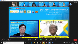 สำนักวิชาการจัดการ มหาวิทยาลัยวลัยลักษณ์ ได้ร่วมเป็นเจ้าภาพ งานประชุมวิชาการระดับ นานาชาติ ครั้งที่ 12 (The 12th ASEAN + 9 International Conference on Business, Economics, Finance and Innovation) ในวันศุกร์ที่ 8 ตุลาคม พ.ศ.2564 ผ่านระบบออนไลน์ ZOOM Meeting กับวิทยาลัยพาณิชยศาสตร์ มหาวิทยาลัยบูรพา โดยมี คณบดี รศ.ดร.จีรเกียรติ อภิบุณโยภาส เข้าร่วมพิธีเปิดและรับโล่เกียรติการมีส่วนจัดงานในครั้งนี้ การประชุมวิชาการครั้งนี้มีสถาบันการศึกษาและสมาคมที่เป็นเจ้าภาพในการจัดงาน 4 หน่วย งาน ประกอบด้วย Ajeenkya DY Patil University, India; Faculty of Business Administration, Rajamangala University of Technology Isan; School of Management, Walailak University; and Personnel Management Association of Thailand (PMAT) และมีสถาบันการศึกษา 11 แห่งร่วมส่งบทความมาร่วมงานประชุมวิชาการ ในการจัดงานครั้งนี้ ได้รับเกียรติจาก ผู้บรรยายพิเศษ จาก 3 สถาบัน ได้แก่              The 1st keynote speaker on topic: “The AgiLeanity Platform for Economic and Business Stability and Sustainability in BCG Economy” Associate Professor Dr.Mark William Speece, Adjunct Research Faculty, College of Management, Mahidol University              The 2nd keynote speaker on topic: “AgiLeanity: Blending Agile with Lean and Practical Applications in Cambridge” Dr.Sibel Allinson Sr. Project Manager, Delivery Management Office, University of Cambridge            The 3rd keynote speaker on topic: “Challenge of Digital Business During the Pandemic: An Insight into the Malaysian E-Commerce Ecosystem” Assistant Professor Dr. Hen Kai Wah Deputy Dean (Academic Development and Undergraduate Programmes) University Tunku Abdul Rahman จัดงานประชุมวิชาการระดับนานาชาติ ครั้งที่ 12 (The 12th ASEAN + 9 International Conference on Business, Economics, Finance and Innovation)  มีวัตถุประสงค์ในครั้งนี้ เพื่อแลกเปลี่ยนความรู้และประสบการณ์ทางด้านงานวิจัยระหว่างนักวิชาการ บุคลากรสายวิชาการ นิสิตระดับบัณฑิตศึกษา ทั้งในสถาบันเดียวกันและต่างสถาบันทั้งในประเทศและต่างประเทศ งานวิจัยที่ส่งมาร่วมการประชุมเป็นงานวิจัยในหัวข้อ “The AI and AgiLeanity Platform for Economic and Business Stability and Sustainability in BCG Economy” ผู้ร่วมงานจะได้รับองค์ความรู้และนวัตกรรมใหม่ ๆ ที่เกิดขึ้นจากการวิจัยของคณาจารย์และนิสิต ที่สามารถนำมาใช้เป็นแนวทาง ในการแก้ไขปัญหาหรือปรับปรุงการดำเนินงาน การพัฒนาการบริหารจัดการองค์การทั้งภาครัฐและเอกชน พัฒนาเศรษฐกิจ และ สังคมต่อไป