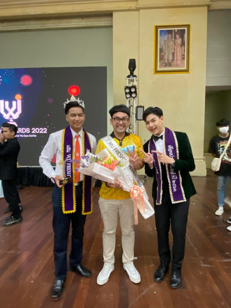 สำนักวิชาการบัญชีเเละการเงิน ขอเเสดงความยินดี กับ นายกิตติธัช ทันเกื้อ นักศึกษาจากหลักสูตรการจัดการธุรกิจเเละการเงินยุคดิจิทัล ที่ได้รับรางวัล เดือนประดู่ ประจำปีการศึกษา 2565 ในกิจกรรม WU Freshy Awards 2022 เเละขอเเสดงความยินดีกับ นางสาวนนทพร มากจงดี นักศึกษาหลักสูตรบัญชี ที่ได้เข้ารอบ 12 คนสุดท้าย ในกิจกรรม WU Freshy Awards 2022 ดาวประดับ เดือนประดู่ ปีการศึกษา 2565 สำหรับในกิจกรรมครั้งนี้ถือได้ว่าเป็นการเปิดตัวสำนักน้องใหม่ของมหาวิทยาลัยได้เป็นอย่างดี เเละเป็นกิจกรรมที่ส่งเสริมให้นักศึกษาได้ร่วมส่วนร่วมในการเเสดงออก เเละสร้างความสามัคคีในสำนักวิชาเเละหลักสูตร ซึ่งกิจกรรมนี้จะจัดขึ้นเป็นประจำทุกปี เพื่อค้นหา หนุ่มสาว ที่เป็นเเบบอย่างให้กับนักศึกษา ตลอดจนถึงเป็นตัวเเทนนักศึกษาในการสร้างชื่อเสียงให้กับมหาวิทยาลัยในกิจกรรมต่างๆที่เกิดขึ้น ทั้งภายในเเละภายนอกมหาวิทยาลัย
