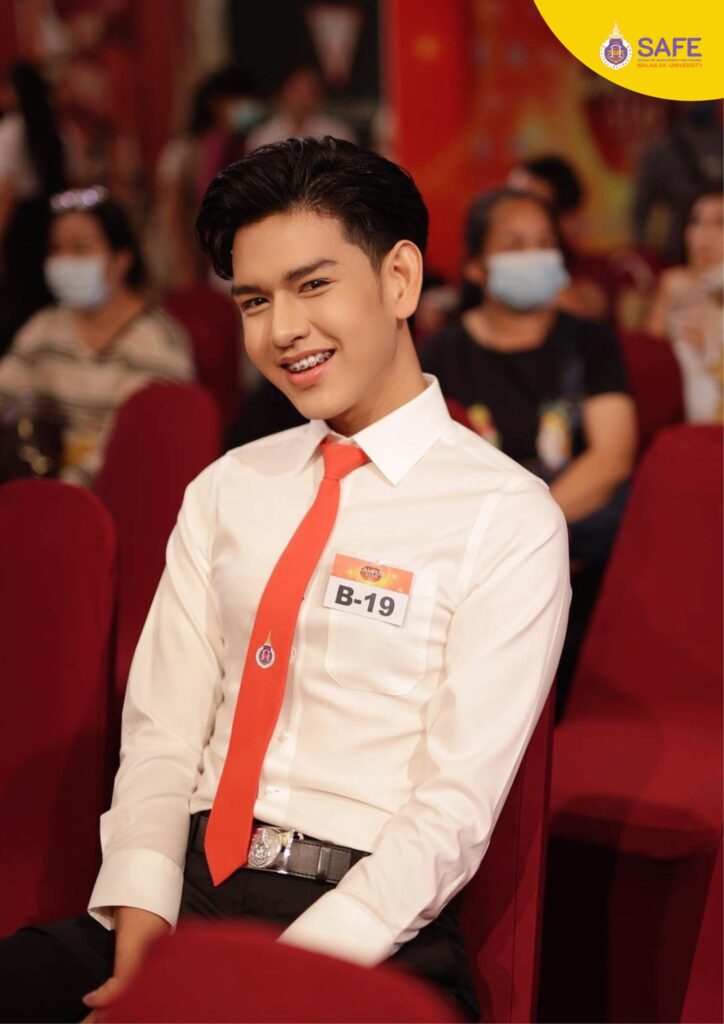 ปังไม่ไหว กับนักศึกษา หลักสูตรเศรษฐศาสตร์ ชั้นปีที่3 สำนักวิชาการบัญชีเเละการเงิน ม.วลัยลักษณ์ ขอแสดงความยินดีกับ ภูมิ นายณัฐกรณ์ นาคนอง นักแสดงหน้าใหม่ของช่อง MONO29 นักศึกษาชั้นปีที่ 3 สำนักวิชาการบัญชีและการเงิน หลักสูตรเศรษฐศาสตร์ ในงานประกวด Campus Star 2022 The North-Eastern Representative และจะเข้าร่วมประกวดรอบประเทศที่ศูนย์การค้าเซ็นทรัลเวิร์ด กรุงเทพมหานครฯ ต้นปีหน้า ฝากเป็นกำลังใจให้นักเเสดงหน้าใหม่คนนี้ด้วยนะ เรียนดี กิจกรรมเด่น ต้องเศรษฐศาสตร์ สำนักวิชาการการบัญชี เเละการเงิน ม.วลัยลักษณ์